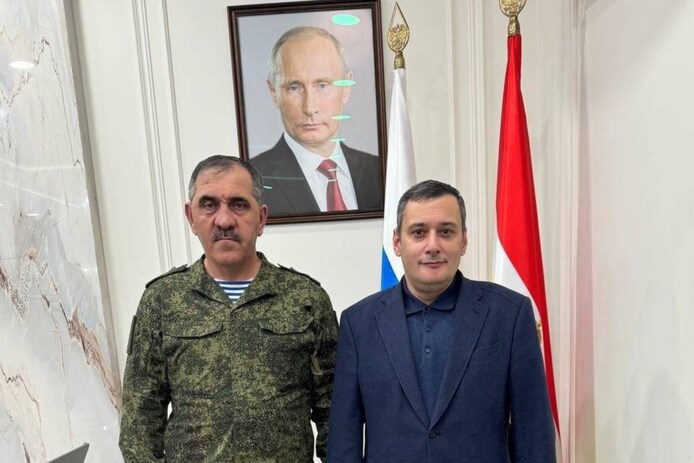 Evkourov avec le frâichement nommé gouverneur de l’oblast de Koursk, Alexander Khinshtein.