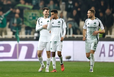 Aile de pigeon et lob sensationnel: l'incroyable but de Fotis Ioannidis en Conference League