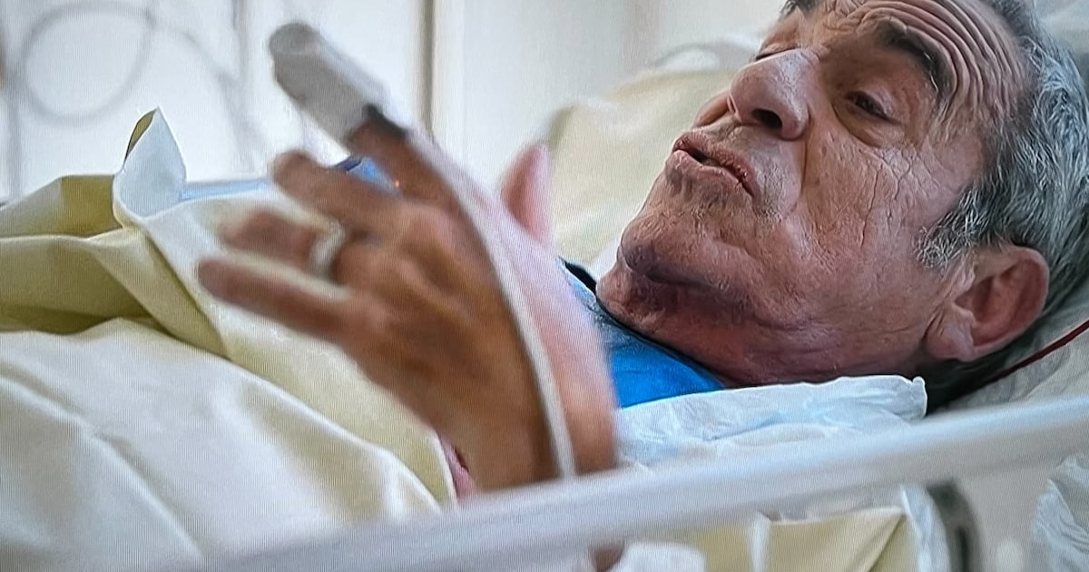 Ardisson sur un lit d'hôpital: le documentaire sur “l'homme en noir” donne  le ton dès les premières images | Télé | 7sur7.be
