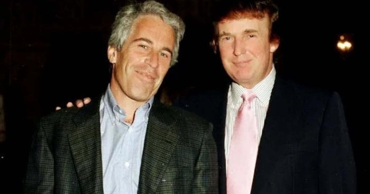 Une lettre “salace” écrite à Epstein en 2003? Trump réclame... 10 ...