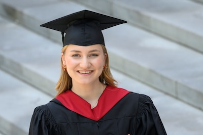 Fraîchement diplômée, la princesse Élisabeth s’offre une première grande première royale