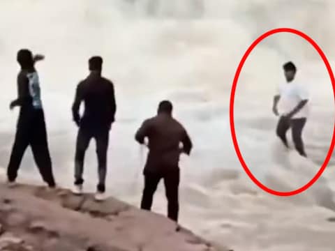Un YouTubeur de 22 ans veut filmer une cascade, mais se fait emporter par le courant
