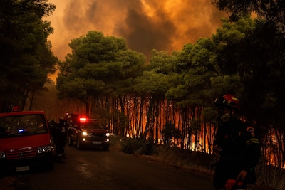 Les incendies sont globalement “aujourd’hui sous contrôle” en France, selon Sébastien Lecornu
