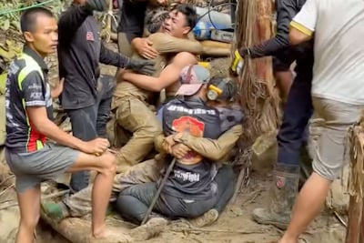 Grotte inondée au Laos: quatre autres hommes secourus après 10 jours sous terre