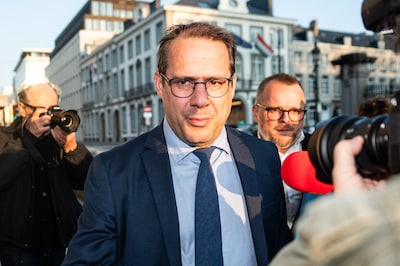 Clarinval s’inquiète pour le secteur pharmaceutique: “Nous ne pouvons pas tuer la poule aux œufs d’or”