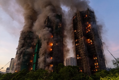 Incendie des tours de Hong Kong: sept personnes et deux entr