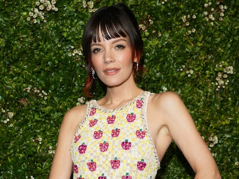 Une “double vie”: Lily Allen accuse son ex David Harbour de tromperie