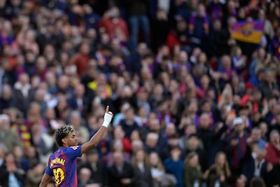 Lamine Yamal claque le premier triplé de sa carrière, le Barça conforte sa place de leader