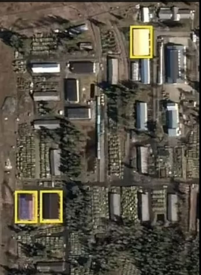 À Petrozavodsk, des entrepôts sont en cours de construction, destinés, selon les experts, à abriter des blindés.