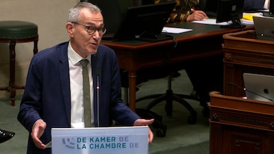 Statut BIM proposé à la ministre Simonet: Vandenbroucke nuance et taxe la N-VA et les libéraux d’hypocrisie