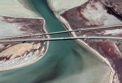 L’Ukraine frappe un pont stratégique vers la Crimé