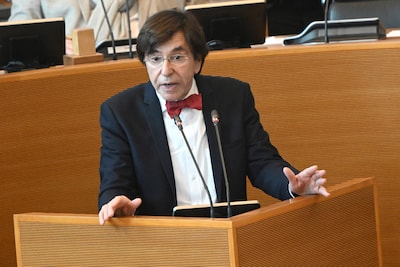 Elio Di Rupo dément toute corruption et annonce une plainte 