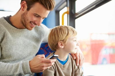 “Rangez votre téléphone lorsque vous êtes avec votre enfant”: un appel clair lancé aux parents
