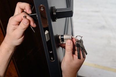 N'appelez pas tout de suite un serrurier : voici ce que vous devez faire si votre serrure est cassée ou si vous avez perdu votre clé