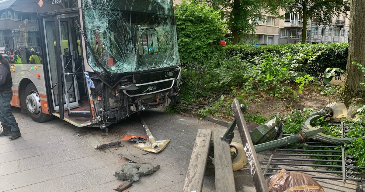 Grave collision entre une voiture et un bus de la Stib à Ixelles: neuf ...