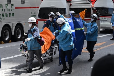 Un homme pulvérise une substance dans un centre commercial à Tokyo: plusieurs blessés