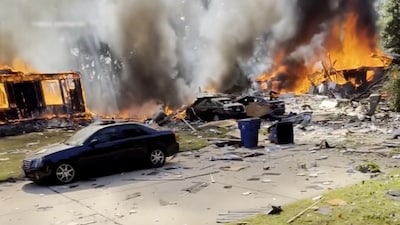 Une explosion spectaculaire filmée par une caméra de sonnette dans un quartier résidentiel du Missouri