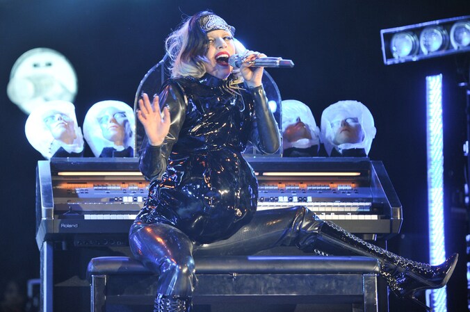 Lady Gaga Enceinte Dans Un Cercueil vid o 7sur7 be