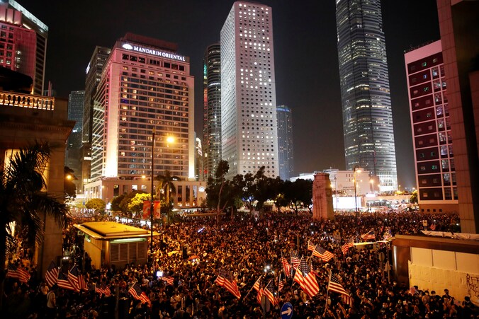 Des dizaines de milliers de personnes de nouveau dans la rue à Hong ...