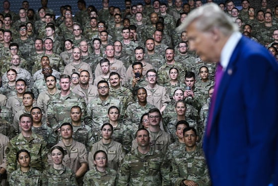 La visite de Donald Trump à la base d'Al-Udeid (Qatar) le 15 mai 2025