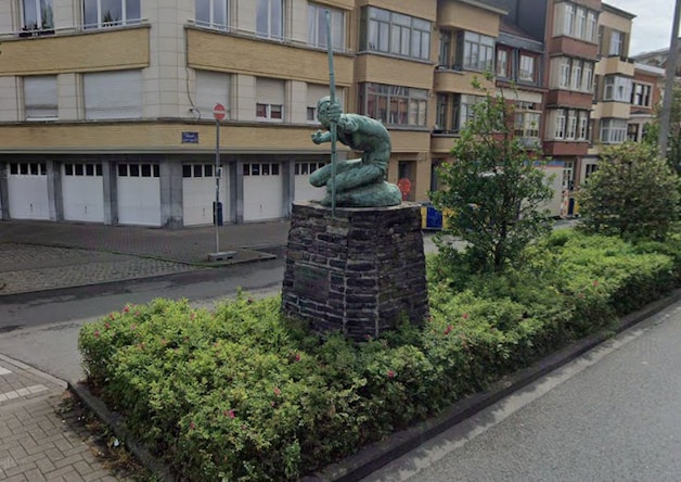 Que fait une statue belge de l’époque coloniale sur l’île privée de ...