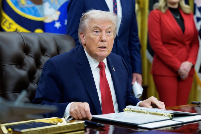 Trump lève des sanctions contre le pétrole vénézuélien et menace les ...