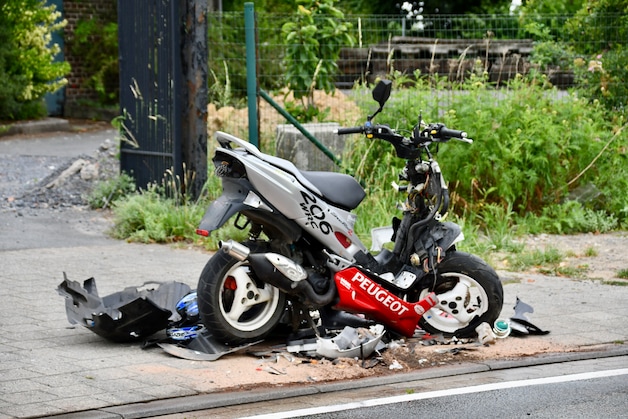 Une jeune femme en scooter perd la vie dans un accident avec ...