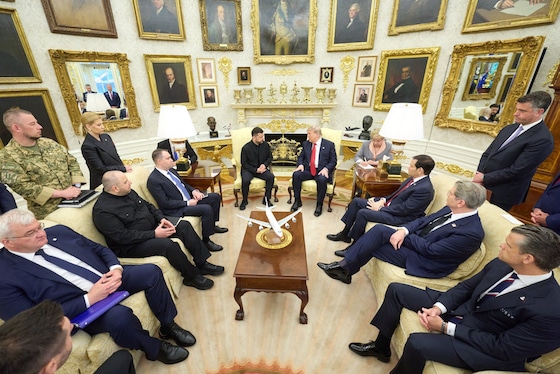 Trump et Zelensky dans le Bureau ovale.