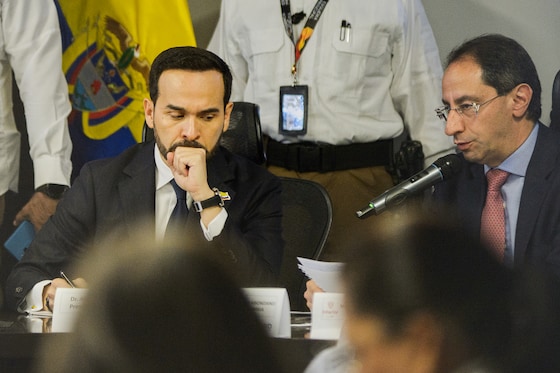 Le président colombien Abelardo de la Espriella (à gauche) le 10 août 2026 à Bogota.