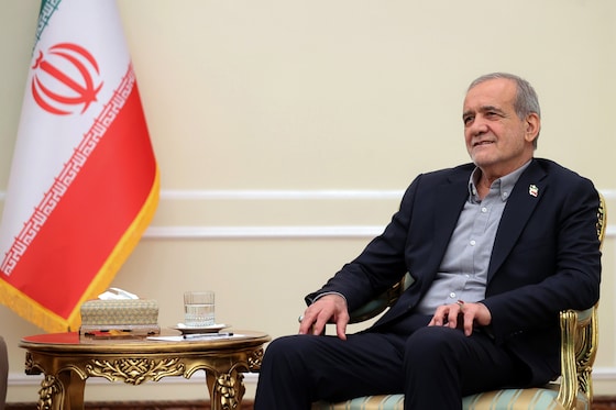 Le président iranien Masoud Pezeshkian, le 24 août 2026 à Téhéran.
