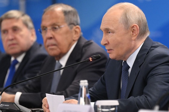Vladimir Poutine et son ministre des Affaires étrangères, Sergueï Lavrov