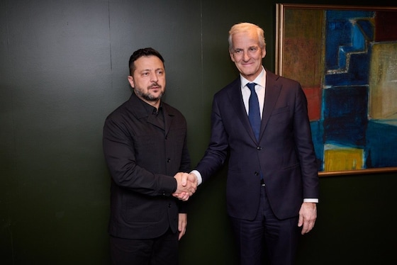 Le président ukrainien Volodymyr Zelensky avec le Premier ministre norvégien, Jonas Gahr Støre, le 9 septembre 2026 à Oslo.