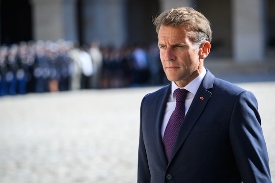 Emmanuel Macron aux Invalides, à Paris, le 16 septembre 2026.