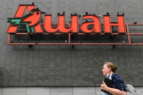 Le logo d'Auchan à Moscou, le 3 août 2020.