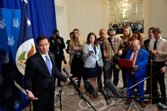 Marco Rubio répond aux questions des journalistes.