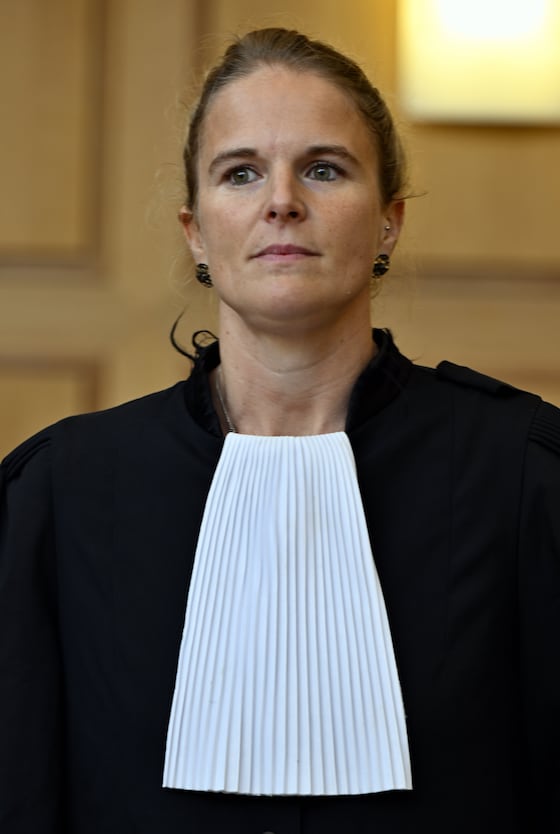 Me Justine Wayntraub.
