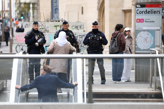 Des CRS à Lyon, le 24 octobre 2026.
