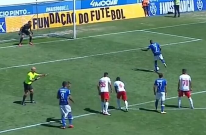 Le Portugais Jardel invente le 