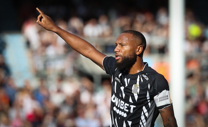 Un penalty litigieux, mais un partage mérité pour Charleroi contre le ...