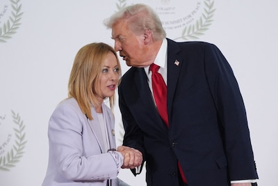 Trump à Meloni: “Cela ne vous dérange pas que je dise que vous êtes belle?”