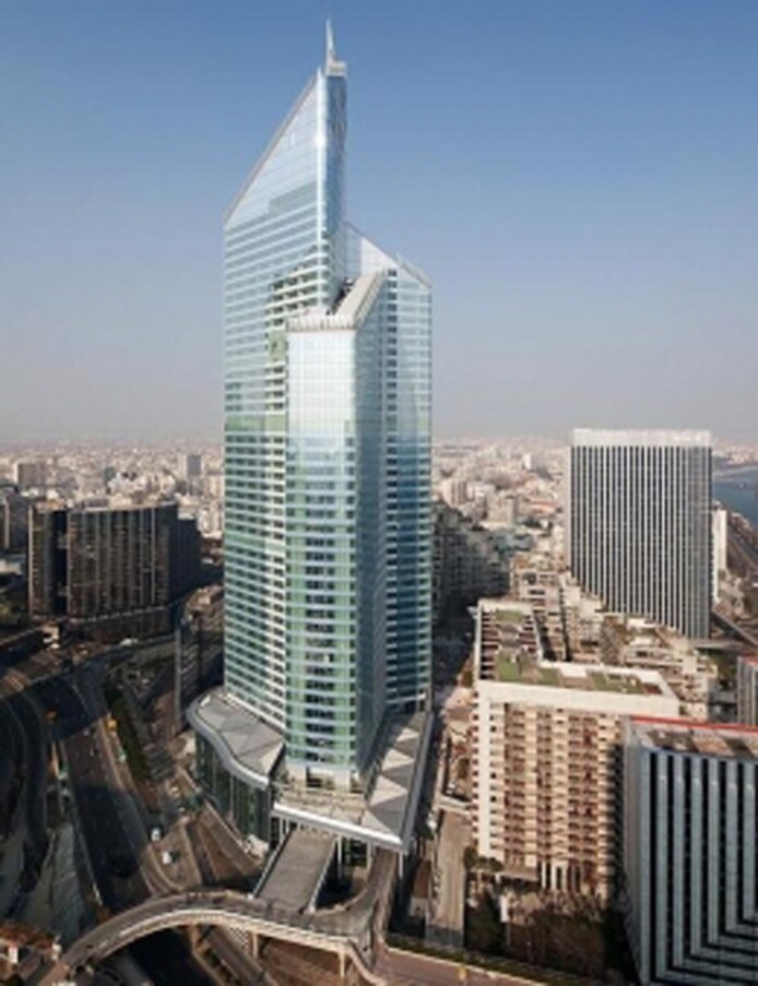 La tour First devient, avec 231m, la plus haute de France | Monde ...