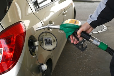 L’essence enregistre à son tour une baisse du prix à la pompe