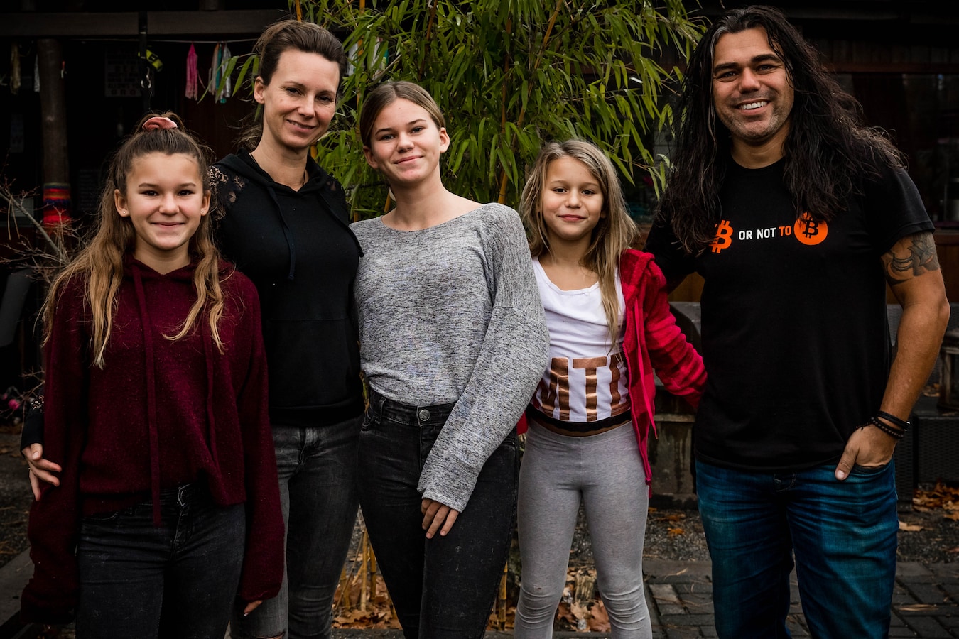 Cette “famille bitcoin” qui a tout investi dans la crypto vit dans un pays  où “la vie est quatre fois moins chère” | Foto | 7sur7.be