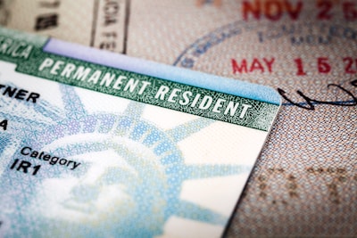 “Politique absurde et cruelle”: Trump durcit l’accès à la “green card”