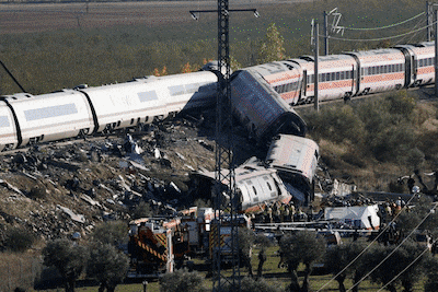 Un feu rouge, un train à l’arrêt et trois alertes: comment une seule décision a coûté la vie à 68 personnes en Espagne