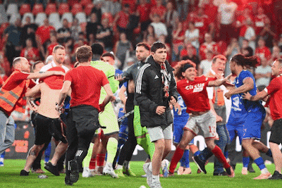 Violences après le match Standard-Charleroi: quatre blessés et six arrestations