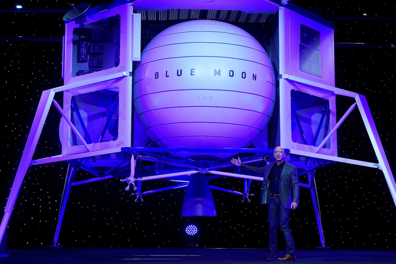 “Honoré de faire partie du voyage”: la Nasa choisit Blue Origin pour ...