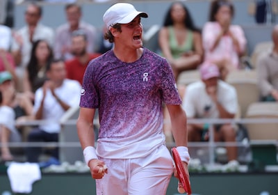 Nouvelle sensation à Roland Garros: la pépite Fonseca vient à bout de Djokovic au terme d’un combat épique
