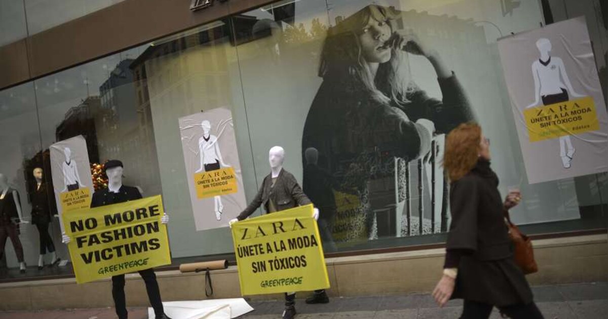 Défilé de mode toxique de Greenpeace devant le magasin Zara de la rue ...