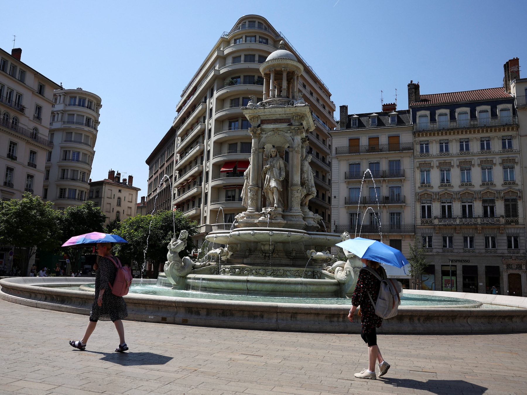 La France suffoque: 14 départements en alerte maximale